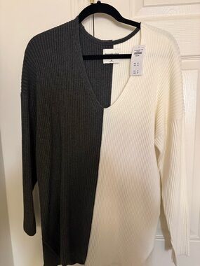 Abercrombie & Fitch Two-Tone Ribbed V-Neck Sweater - Charcoal & Ivory NWT